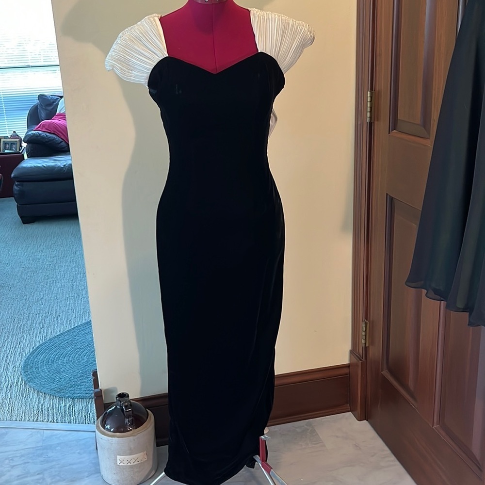 Bu Black Velvet Evening Gown Dramatic White Sleeves Size 4